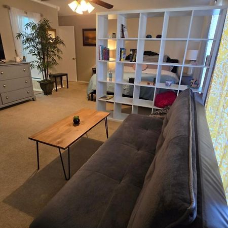Charming Central Amarillo Retreat With A Jacuzzi 外观 照片